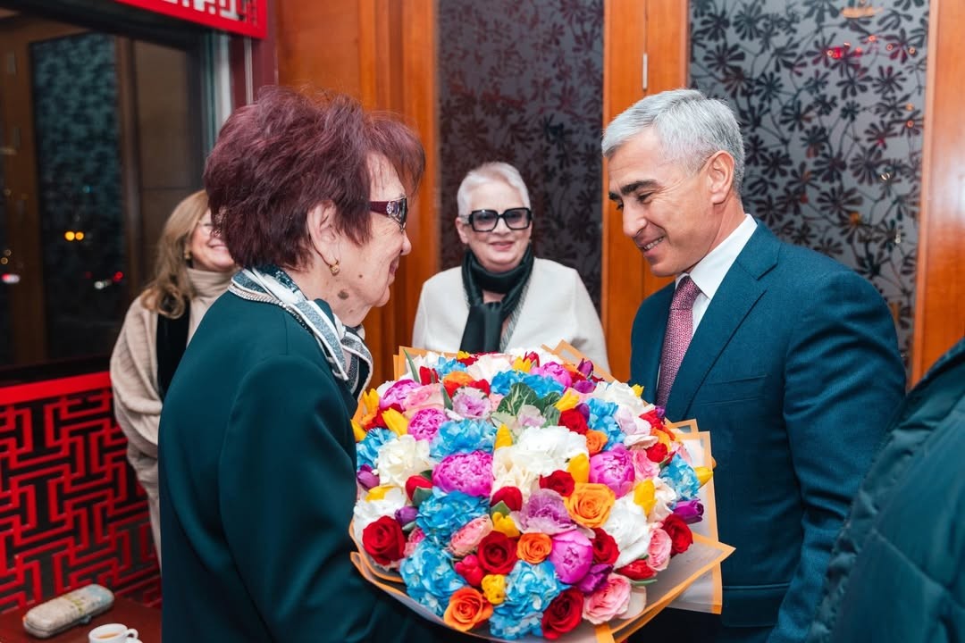 Anar Ələkbərov 90 yaşı tamam olan jurnalisti ziyarət etdi - FOTOLAR